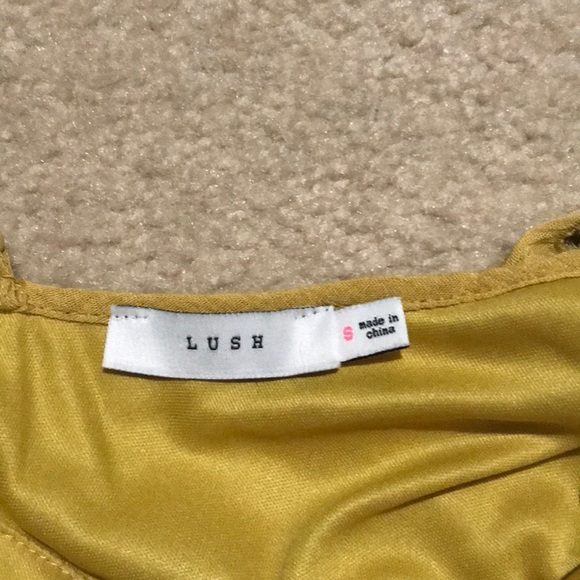 Lulu’s sunbeam yellow embroidered romper - Picture 4 of 9
